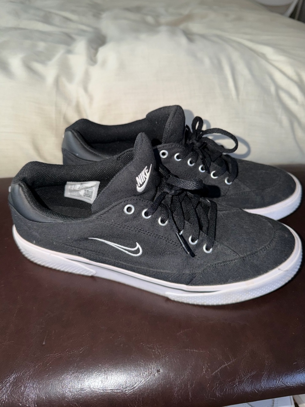 Nike Men’s Black and White Low-Top Sneakers